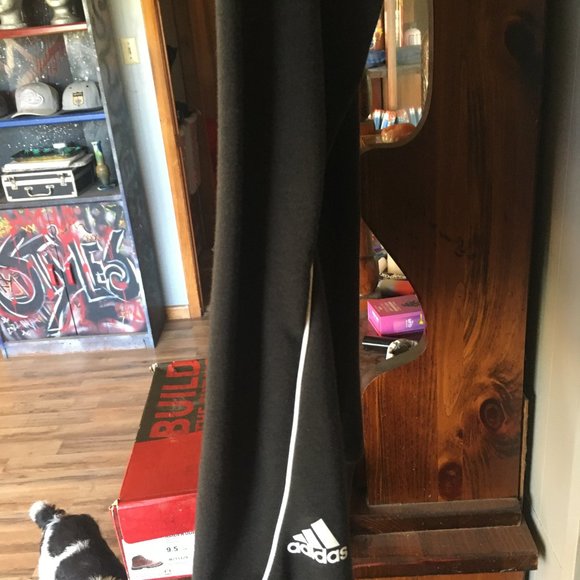 (COMBO) Mens Adidas Shoes, and matching crewneck - 8.5 - Picture 6 of 9